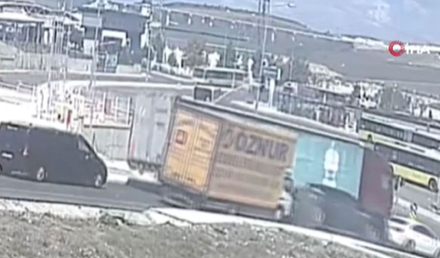 Başakşehir'de yokuştan inen kamyonet 4 araca çarptı