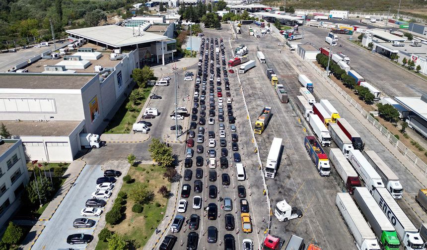 Kapıkule’de gurbetçilerin dönüş yoğunluğu