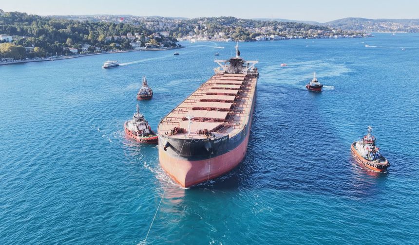 Rusya'da İHA saldırısına uğrayan gemi İstanbul Boğazı'ndan geçti