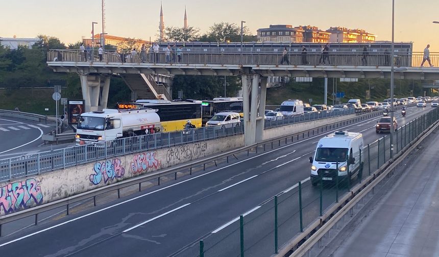 Arızalanan tanker E5'te trafiği kilitledi