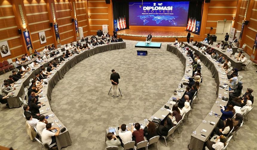 AK Parti İstanbul İl Gençlik Kolları "Diplomasi Atölyesi"ni hayata geçirdi
