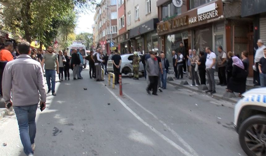 İki otomobil çarpıştı, araç kaldırımdaki 4 kişiyi biçti! 2’si ağır 5 yaralı