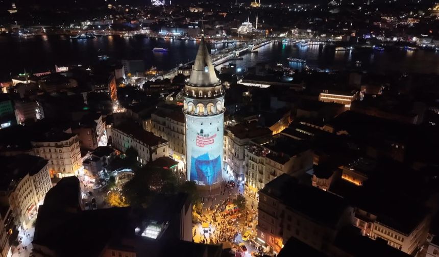 Dezenformasyonla mücadele mesajları Galata Kulesi’ne yansıtıldı