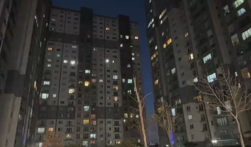 Otoparkta çıkan yangın 28 katlı binaya sıçradı