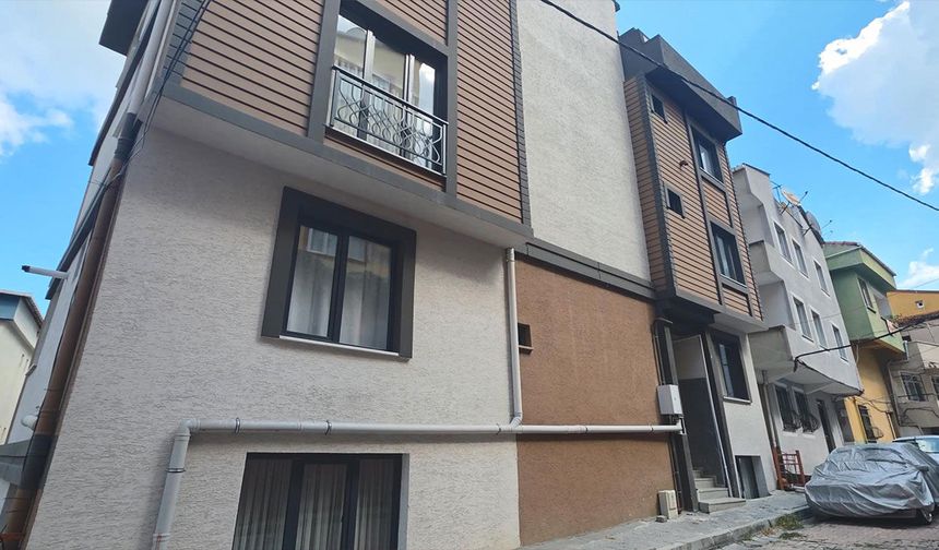 Apartmanda yakayı ele vermemek için kaçtılar, çıkış kapısını bulamadılar