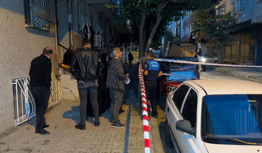 Sultangazi’de iki apartmanda çatlak paniği: Binalar tahliye edildi