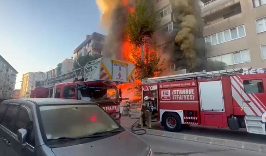 5 katlı binanın altındaki market alevlere teslim oldu