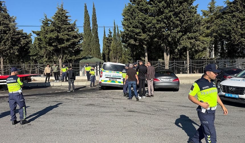 Silivri'de jandarma aracı kazaya karıştı