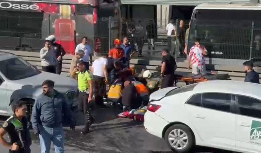 D-100 Karayolu'nda trafik kazası: Yaralılar var