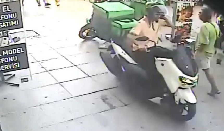 Bakırköy’de motokuryeye yumruklu saldırı kamerada