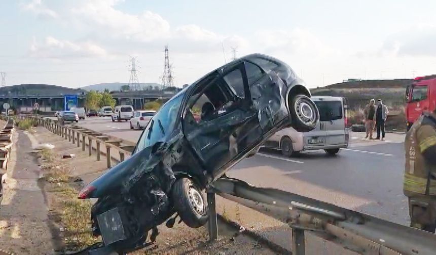 Bariyere çarpan otomobilin sürücüsü yaralandı