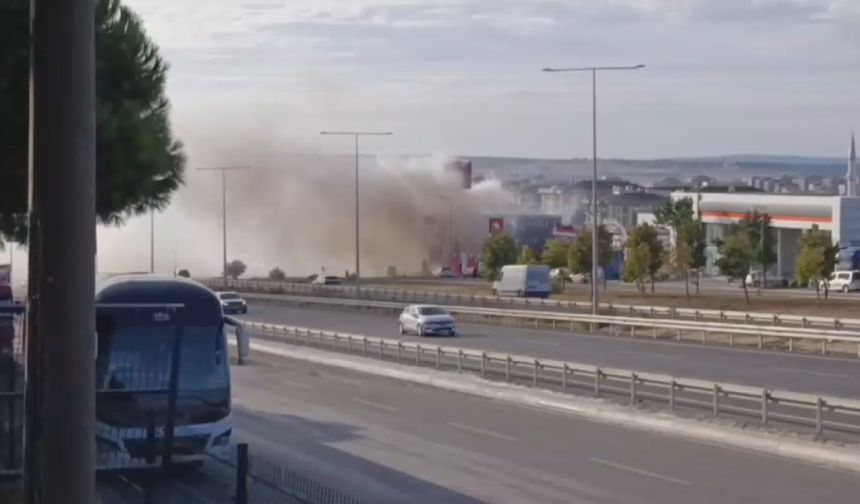İş yerinde çıkan yangın akaryakıt istasyonuna sıçramadan söndürüldü