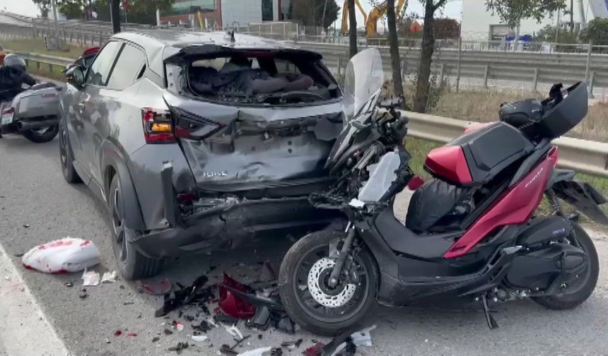 Emniyet şeridinde duran otomobile çarpan motosikletli polis yaralandı