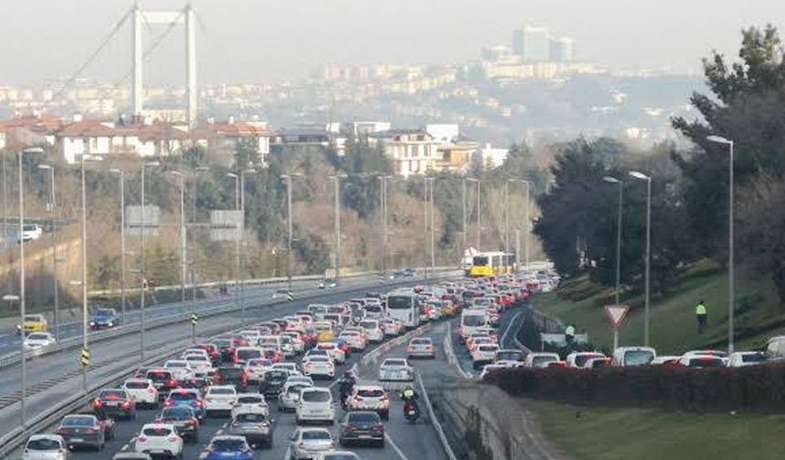 İstanbul'da bayram öncesi trafik yoğunluğu yüzde 74 oldu
