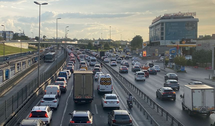 İstanbul’da trafik yoğunluğu okulların ikinci gününde arttı