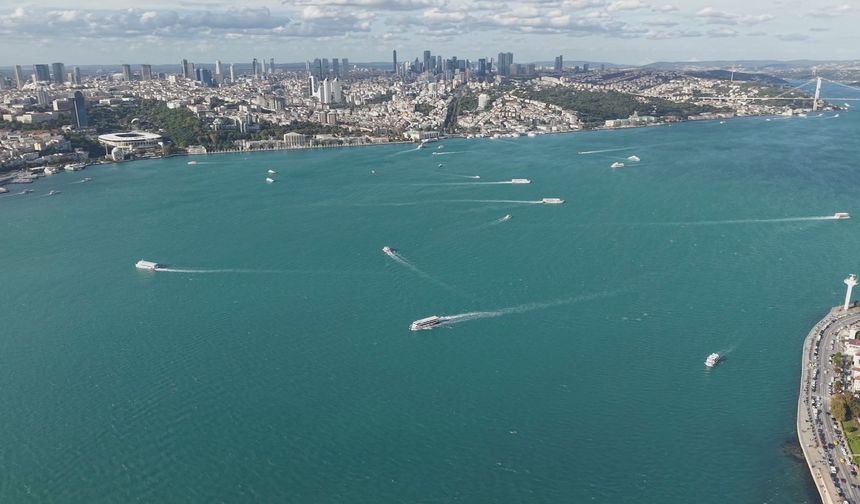 İstanbul Boğazı yağmur sonrası turkuaza büründü
