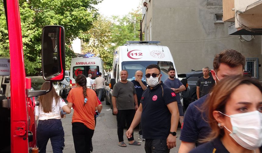 Kartal'da 4 katlı binada yangın: 2 kişi hastaneye kaldırıldı