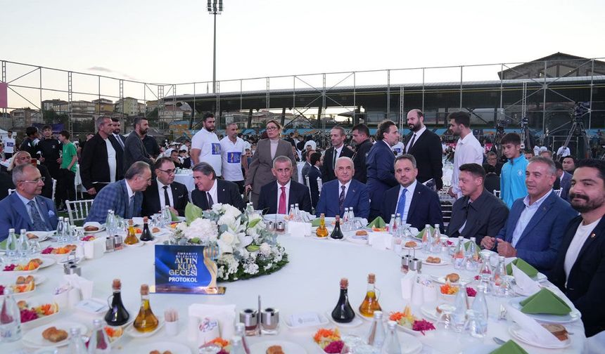 Ümraniye'nin şampiyonları, Altın Kupa Gecesi'nde ödüllendirildi