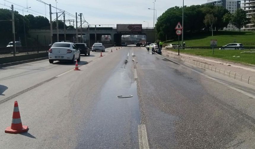 Yola dökülen kimyasal madde ekipleri alarma geçirdi