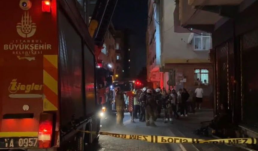 Zeytinburnu'nda 5 katlı binada yangın