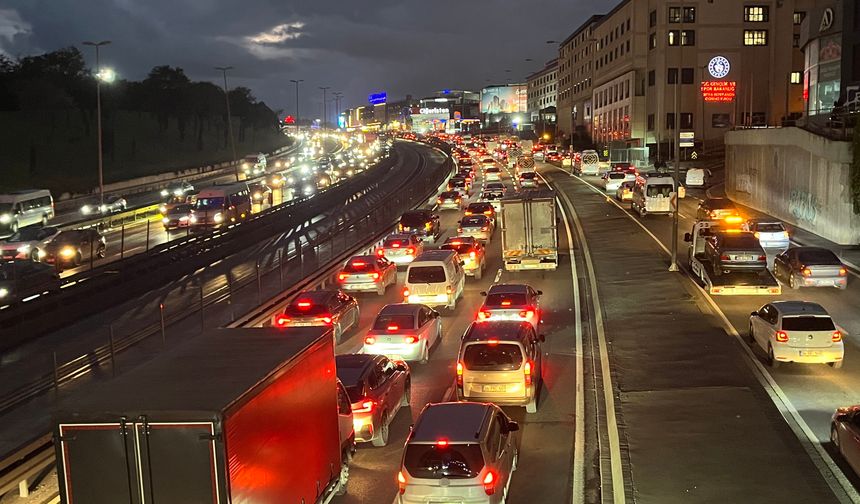 İstanbul'da trafik yoğunluğu yüzde 89'a ulaştı