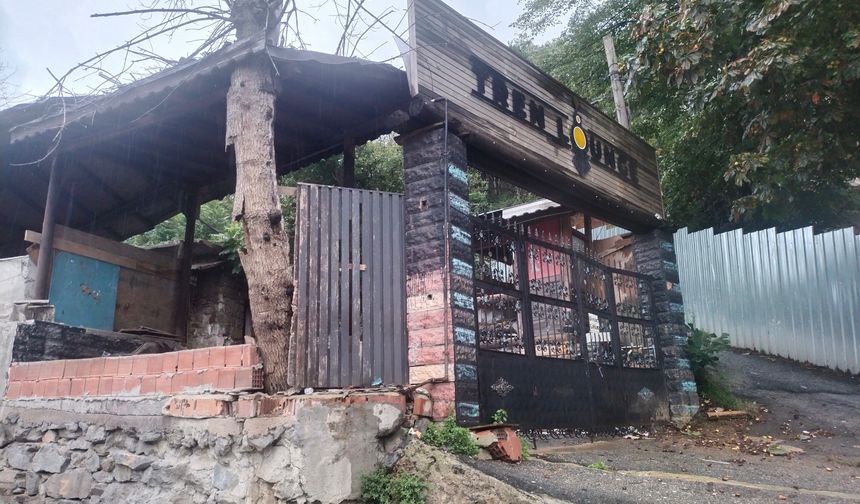 Beykoz'da riskli alan ilan edilen ve boşaltılan dükkanın sahibinden müteahhit firmaya tepki