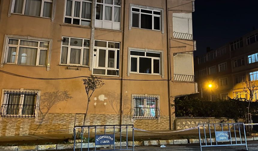Eyüpsultan’da 5 katlı riskli bina tahliye edilerek mühürlendi