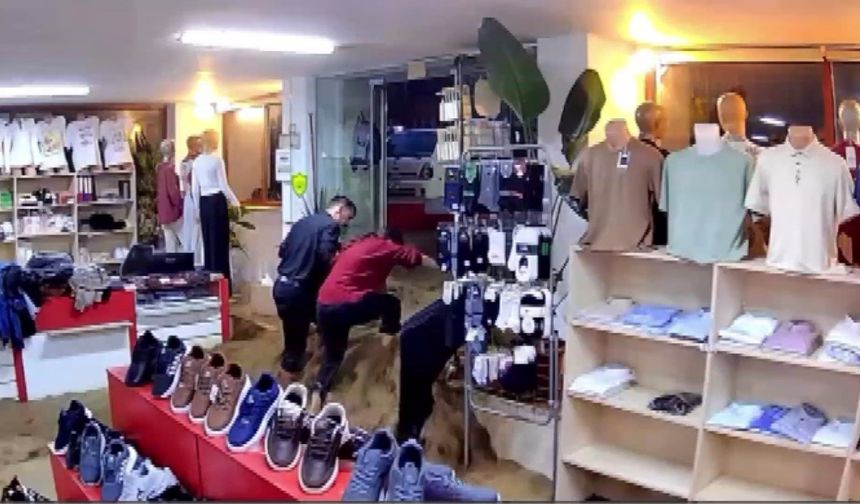 Ayazağa'da selde mağazayı su bastı; 19 senenin 1-2 dakikada yok olması acı verici