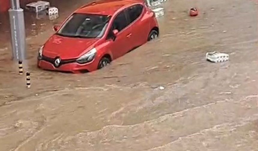 Şile’de sağanak hayatı felç etti: Yollar göle döndü