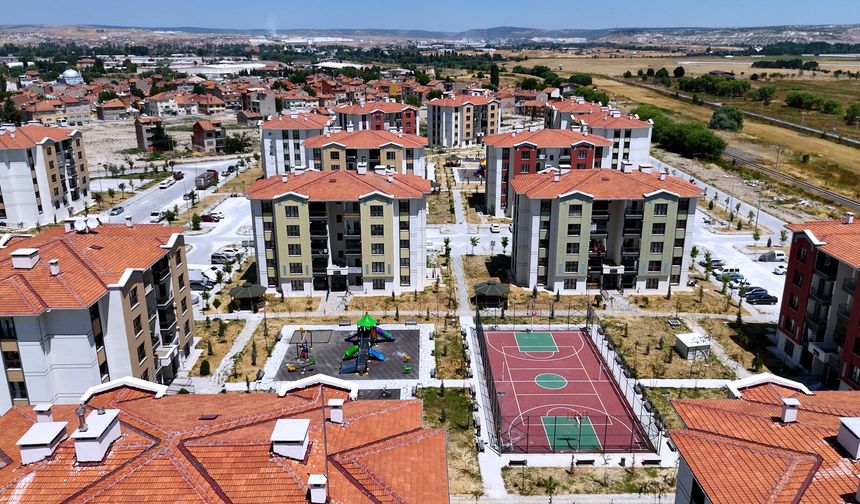 Bakan Kurum, 'kentsel dönüşüm' ile evlerine kavuşanların görüntülerini paylaştı