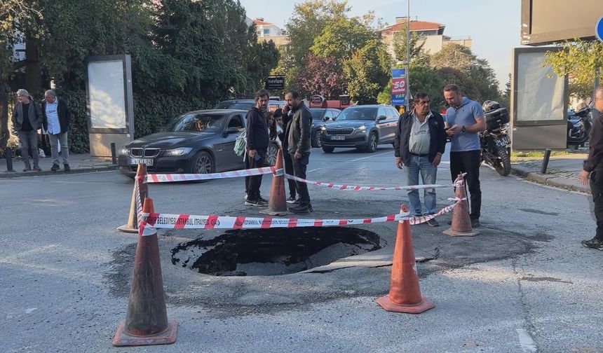 Beşiktaş'ta yolda çökme meydana geldi