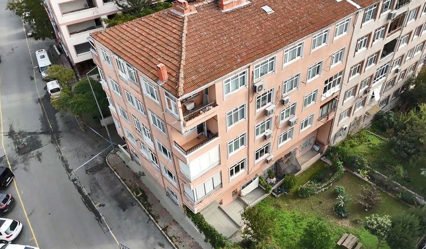İstanbul’da 5 katlı binada çatlak paniği: 21 daire tahliye edildi