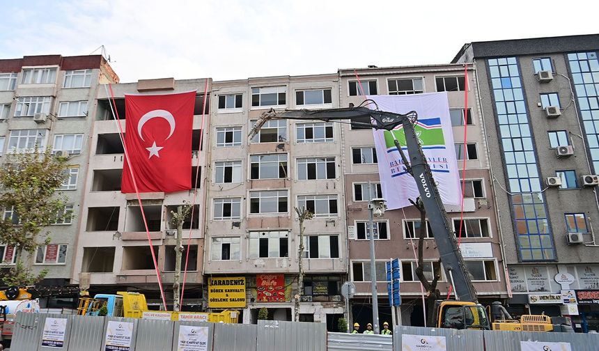 Bahçelievler’de 6 bininci binanın yıkımı gerçekleşti