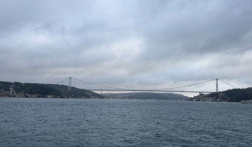 İstanbul Boğazı'nda gemi trafiği askıya alındı