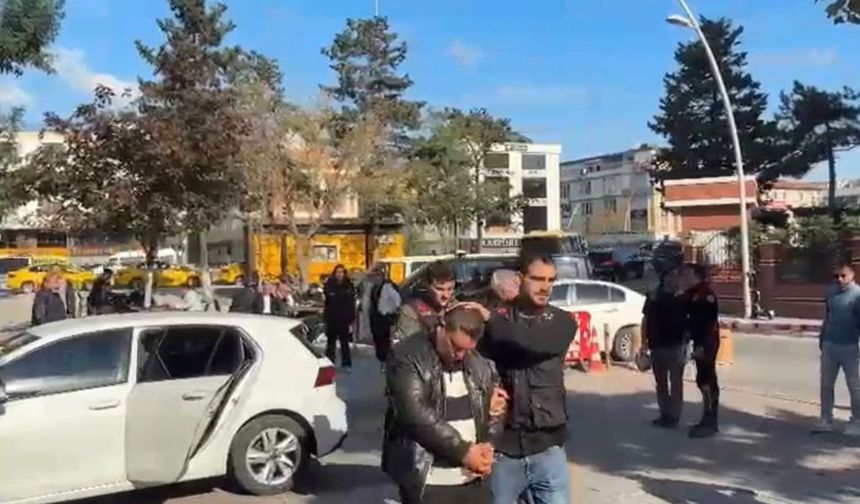 Büyükçekmece’de memurluk vaadiyle 5 kişiyi dolandıran sahte savcı tutuklandı