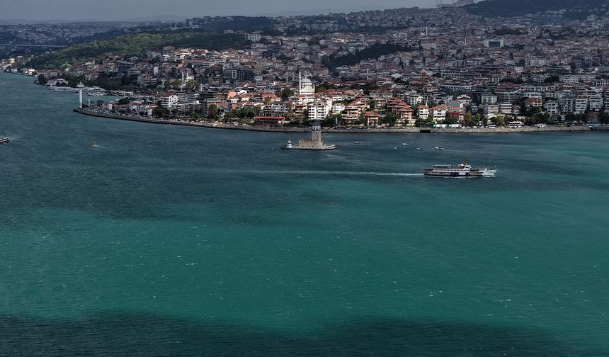 İstanbul Boğazı turkuaza büründü