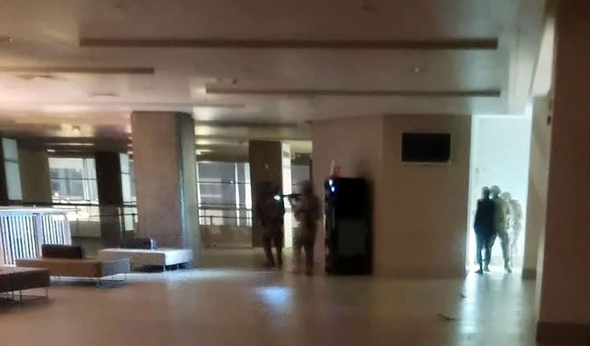 Kızını vurmak için hastaneye girdi, boş odada yakalandı