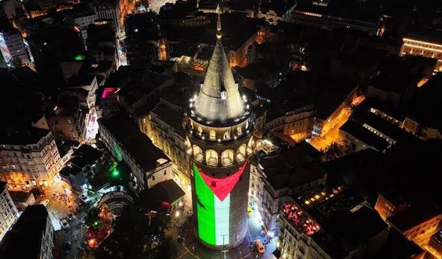 Galata Kulesi Filistin bayrağıyla ışıklandırıldı