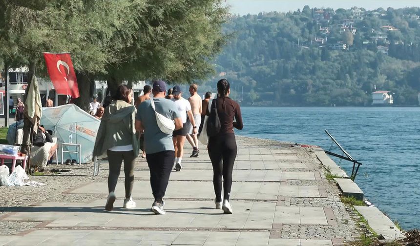 İstanbul’da sıcak havayı fırsat bilenler Boğaz’a akın etti