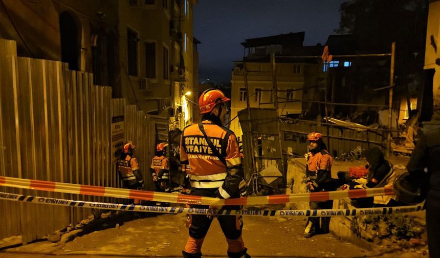 Beyoğlu'nda çöken 5 katlı binada arama çalışmaları tamamlandı