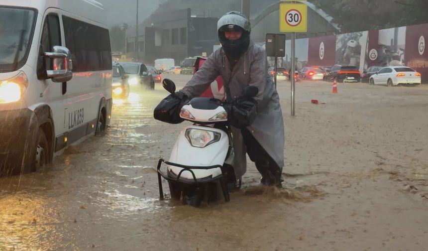 İstanbul Valisi Gül: "Vatandaşlarımız, zorunlu olmadıkça yarın evlerinden çıkmasın"
