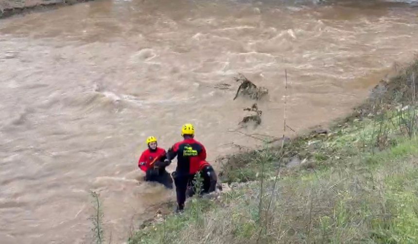 Gebze’de dereye düşen cipteki kayıplardan biri Pendik’te bulundu