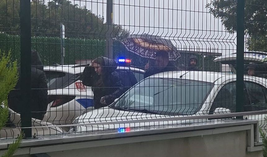 İstanbul’da okul önünde silahlı kavga: Veli ayağından vuruldu