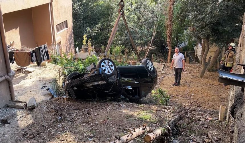 Beşiktaş’ta fren yerine gaza bastı, otomobili bahçeye uçtu
