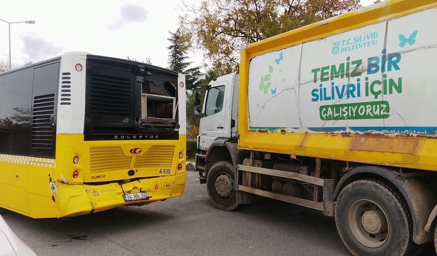 Silivri D-100 Karayolu’nda çöp kamyonu ile İETT otobüsü çarpıştı