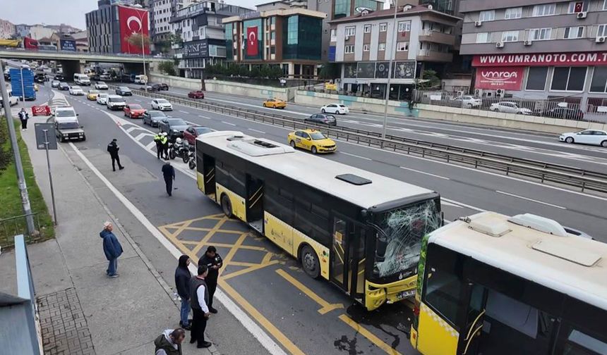 Üsküdar'da 2 İETT otobüsü çarpıştı