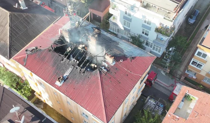 Tuzla’da ayakkabı fabrikasında yangın: Çatısı küle döndü