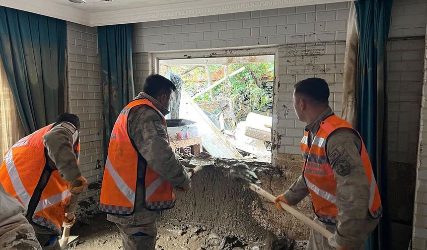 İstanbul’da sel sonrası temizlik çalışmaları sürüyor