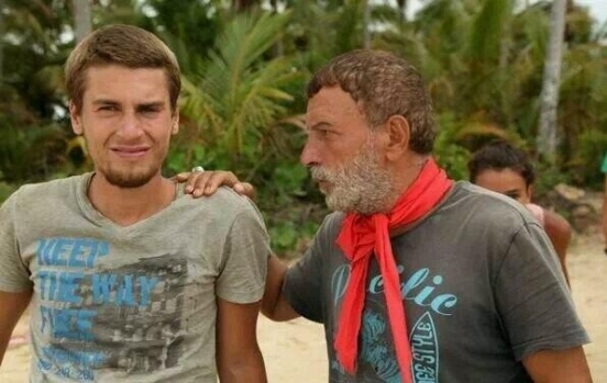 2012 yılında yayınlanan Survivor'da yarışan Mustafa Topaloğlu Survivor All Star'da yarışmak için haftalık 1 milyon dolar istiyor.