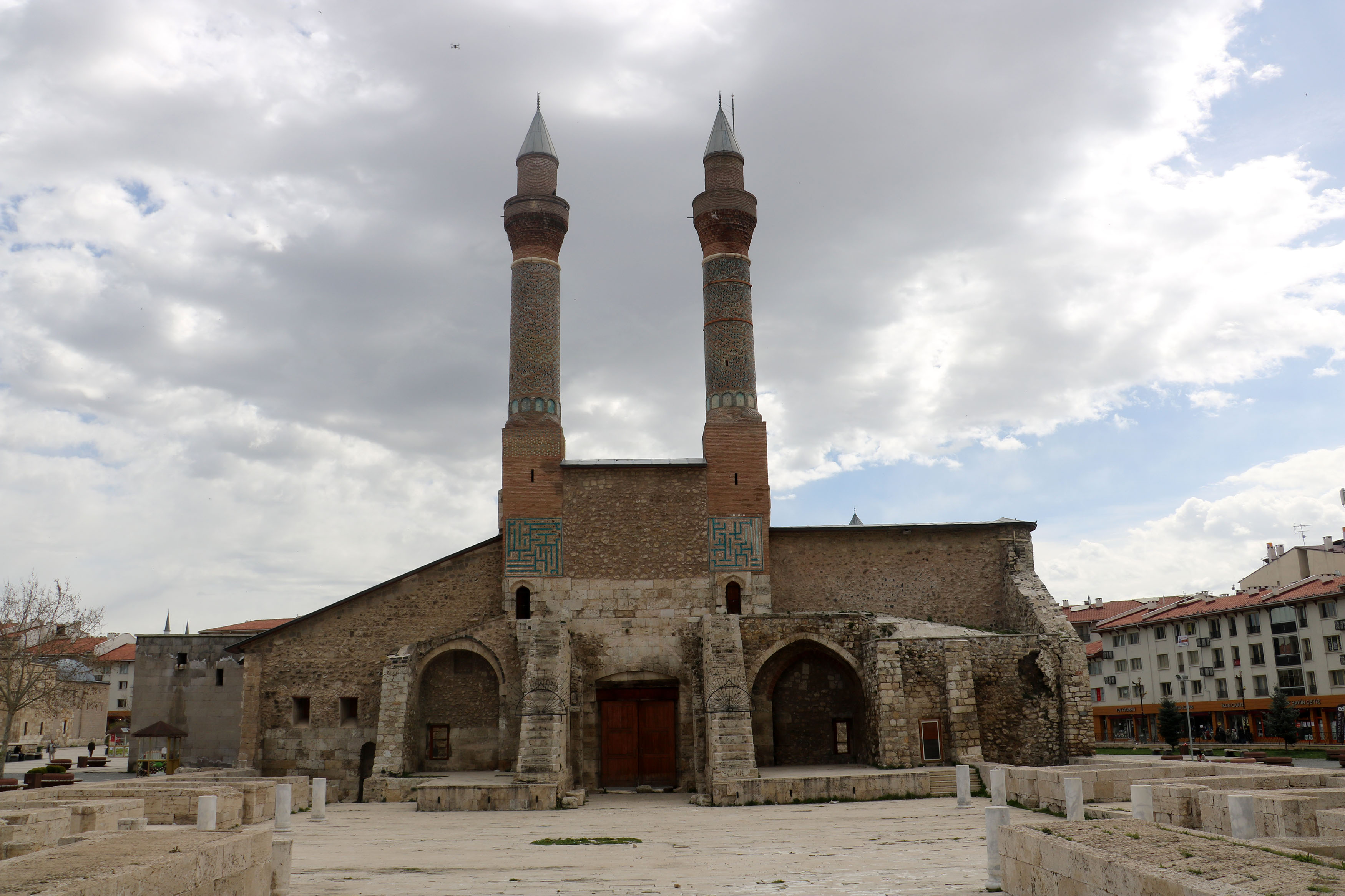 sivastaki-medrese-koruma-altina-alindi (1)